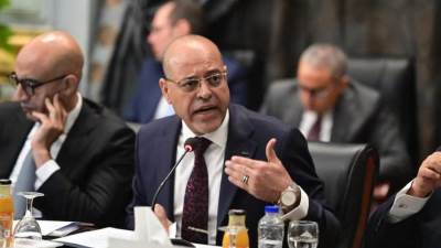 وزير العمل يُلقى بيان "الوزارة" أمام اللجنة البرلمانية الخاصة بدراسة "برنامج الحكومة"