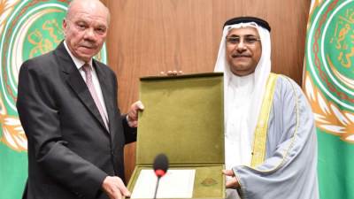 البرلمان العربي يمنح رئيس مجلس الأعيان الأردني وسام التميز العربي
