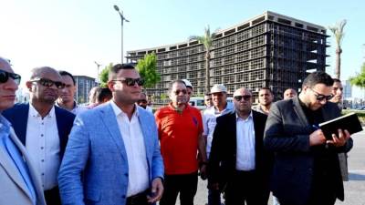 وزير الإسكان لمسئولى شركات المقاولات: "اللى مش هيقدر يشتغل معانا يعتذر"