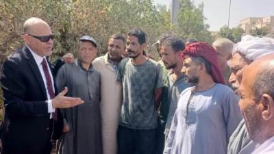 جولة لوزير العمل بين عِمالة غير مُنظمة داخل "صينية أرابيلا"