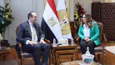 وزيرة التنمية المحلية تلتقى رئيس الهيئة العامة للرعاية الصحية