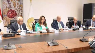 وزيرة التنمية المحلية تجري المقابلات الشخصية للمتقدمين لمسابقة القيادات المحلية