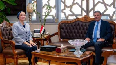 وزيرة البيئة تستقبل وزير الزراعة لمناقشة الإجراءات الاستباقية لمواجهة السحابة السوداء