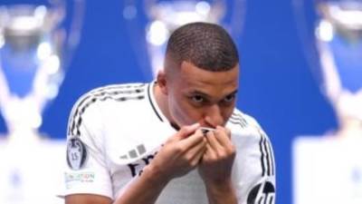 حلم مبابى أصبح حقيقة.. ريال مدريد يحتفل بلاعبه الجديد وسط 80 ألف متفرج