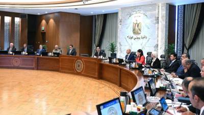 وزير المالية يستعرض تقريرا حول الأداء المالي للعام المالي 2023/2024