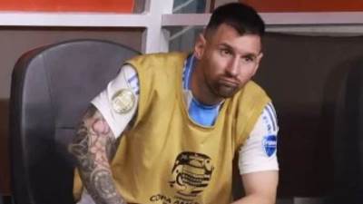 حكومة الأرجنتين تطالب ميسي بالاعتذار لإنهاء أزمة العنصرية ضد فرنسا