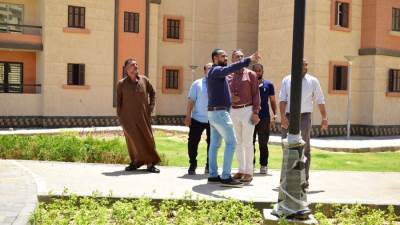 بدء أعمال زراعة مواقع المرحلة الخامسة بـ"سكن لكل المصريين "وتطوير واجهات الأسواق التجارية بأكتوبر الجديدة