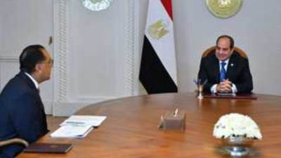 الرئيس السيسى يوجه بتقديم التسهيلات لجذب الاستثمارات لاقتصادية قناة السويس