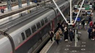 انقطاع تقني عالمي يتسبب في اضطرابات بالمطارات والقطارات والبنوك في عدة دول