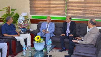 رئيسا جامعة ومدينة سوهاج يناقشان موقف مشروع مستشفى شفاء الأطفال على مساحة ٥.٦ فدان