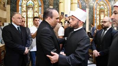 وزير الأوقاف ومفتي الجمهورية ورئيس الوزراء الأسبق يشهدون صلاة الجمعة من مسجد عمر مكرم