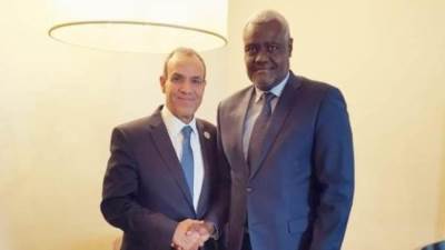 وزير الخارجية يلتقي مع رئيس مفوضية الاتحاد الأفريقي على هامش فعاليات الدورة السادسة لاجتماع القمة التنسيقي للاتحاد الأفريقي