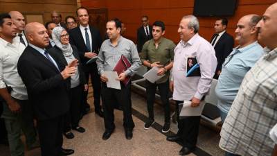 الوزير يشهد حصول عدد من المستثمرين على رخص التشغيل وشهادات السجل الصناعي