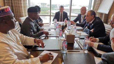 وزير الخارجية يلتقي مع مفوض الشئون السياسية والسلم والأمن بالاتحاد الأفريقي على هامش أعمال القمة التنسيقية