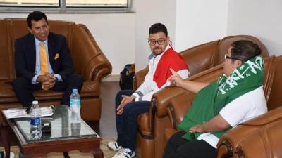 وزير الرياضة يلتقي السباحين من الأصحاء وذوي الهمم لتتابع عبور بحر المانش أغسطس القادم