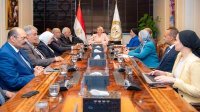 وزيرة البيئة تستقبل أعضاء لجنة الطاقة والبيئة والقوى العاملة بمجلس الشيوخ