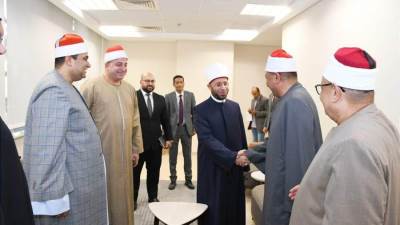 وزير الأوقاف يلتقي شيخ عموم المقارئ المصرية ونقيب السادة القراء .. ووفدًا من كبار قراء القرآن الكريم