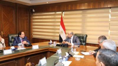 وزير الطيران المدني يلتقي أمين رابطة الجامعات الإسلامية لبحث إمكانية التعاون العلمي والبحثي من خلال الأكاديميه المصرية لعلوم الطيران