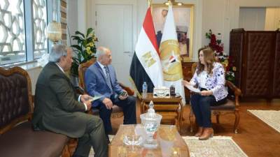 وزيرة التنمية المحلية تستقبل رئيس لجنة الدفاع والامن القومي بمجلس النواب