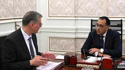 رئيس الوزراء يتابع مع وزير البترول عددا من ملفات العمل