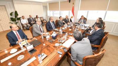 وزير الإسكان يستعرض مقترحات شركات التسويق العقاري لتسويق المشروعات السكنية بالمدن الجديدة