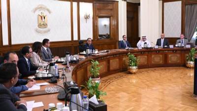 رئيس الوزراء يستعرض مع أحد التحالفات العالمية مقترح إدارة مركز القاهرة الدولي المالي بالعاصمة الإدارية الجديدة