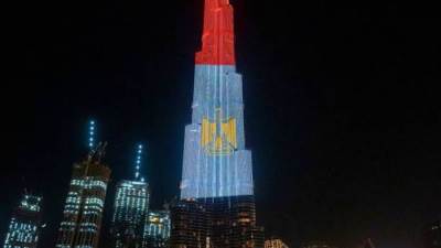 برج خليفة ومطار دوميديدوفو الروسى يتزينان بعلم مصر بمناسبة ذكرى ثورة يوليو