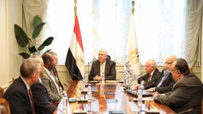 وزير التعليم العالى يناقش سبل الارتقاء بآليات تأهيل الخريجين لسوق العمل