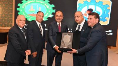 محمود عصمت: العمل بروح الفريق واستنهاض همم العاملين.. ومحمد الشيمي: مواصلة جهود التحديث والتطوير في الشركات التابعة