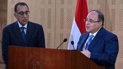 رئيس هيئة الدواء يستعرض جهود الدولة لمتابعة توافر الأدوية وضبط سوق الدواء