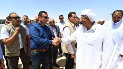 وزير الإسكان يتفقد محطة التحلية بالضبعة.. ويتابع مخطط استعمالات الأراضى لتجمع غرب الضبعة