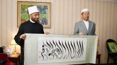 وزير الأوقاف يوجه بإرسال عدد من المؤلفات إلى الجمعية الإسلامية الصينية