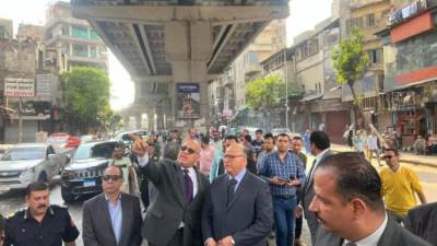 محافظ القاهرة يشكل لجنة هندسية لفحص عقارين بالموسكى بعد حريقهما