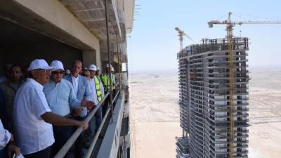 رئيس الوزراء يتفقد مشروع أبراج "الداون تاون" بمدينة العلمين الجديدة