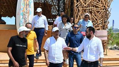 رئيس الوزراء يتفقد "المنطقة الترفيهية" بجوار الأبراج الشاطئية