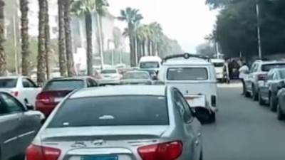 النشرة المرورية.. كثافات متحركة للسيارات بمحاور القاهرة والجيزة