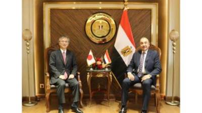 وزير قطاع الأعمال يبحث مع سفير فرنسا بالقاهرة سبل زيادة الشراكات الاستثمارية