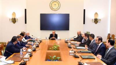 وزير الخارجية يجتمع بقيادات وأعضاء قطاع الشئون القنصلية