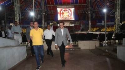 وزير الثقافة يتفقد مسارح "القومي والطليعة والعرائس".. ووعد ببحث مشكلة الباعة الجائلين