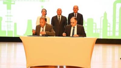 نائب رئيس الوزراء يشهد توقيع اتفاقيات تعاون للتحول للأخضر