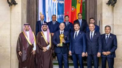 رسميًا .. السعودية تسلم ملف الترشح لاستضافة كأس العالم 2034