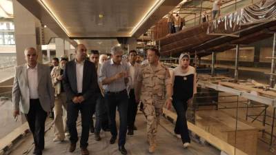 وزير السياحة والآثار يقوم بجولة تفقدية بالمتحف المصري الكبير