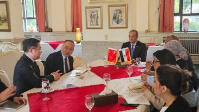 وزير الاتصالات يبحث مع رئيس مجموعة Tsinghua Unigroup إنشاء مركز للبحث والتطوير لأشباه الموصلات والذكاء الاصطناعى ومراكز البيانات للحوسبة السحابية للشركة فى مصر