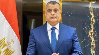 وزير الإنتاج الحربي يتفقد "هليوبوليس للصناعات الكيماوية" ويؤكد تطوير خطوط الإنتاج