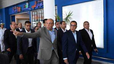 مدبولى: تشغيل المبني الجديد للركاب يمثل إضافة جديدة وخطوة جيدة لمنظومة المطارات المصرية نحو تحويلها إلى منظومة صديقة للبيئة