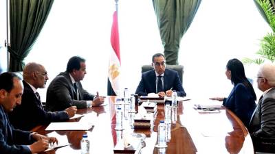 رئيس الوزراء يُتابع موقف ضم عمال البناء والتشييد والمقاولات وأسر "تكافل وكرامة" تحت مظلة التأمين الصحي