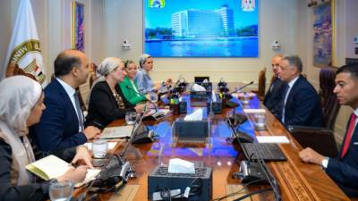 وزيرة البيئة تعقد اجتماعاً موسعاً مع محافظ الإسماعيلية لبحث تطوير منظومة المخلفات