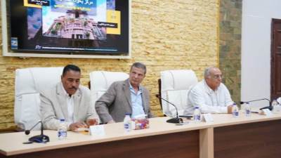 وزير الزراعة ومحافظ مطروح يلتقيان الباحثين والمزارعين بمركز التنمية المستدامة