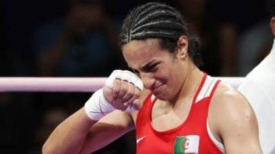 إيمان خليف بالدموع: فخورة بالتتويج.. هذه قضية شرف والشعب العربى كله يعرفنى