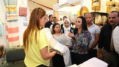 وزيرة التضامن الاجتماعي تتفقد معرض ديارنا للحرف اليدوية والتراثية في مارينا بالساحل الشمالي تحت شعار "مصر بتتكلم حرفي"